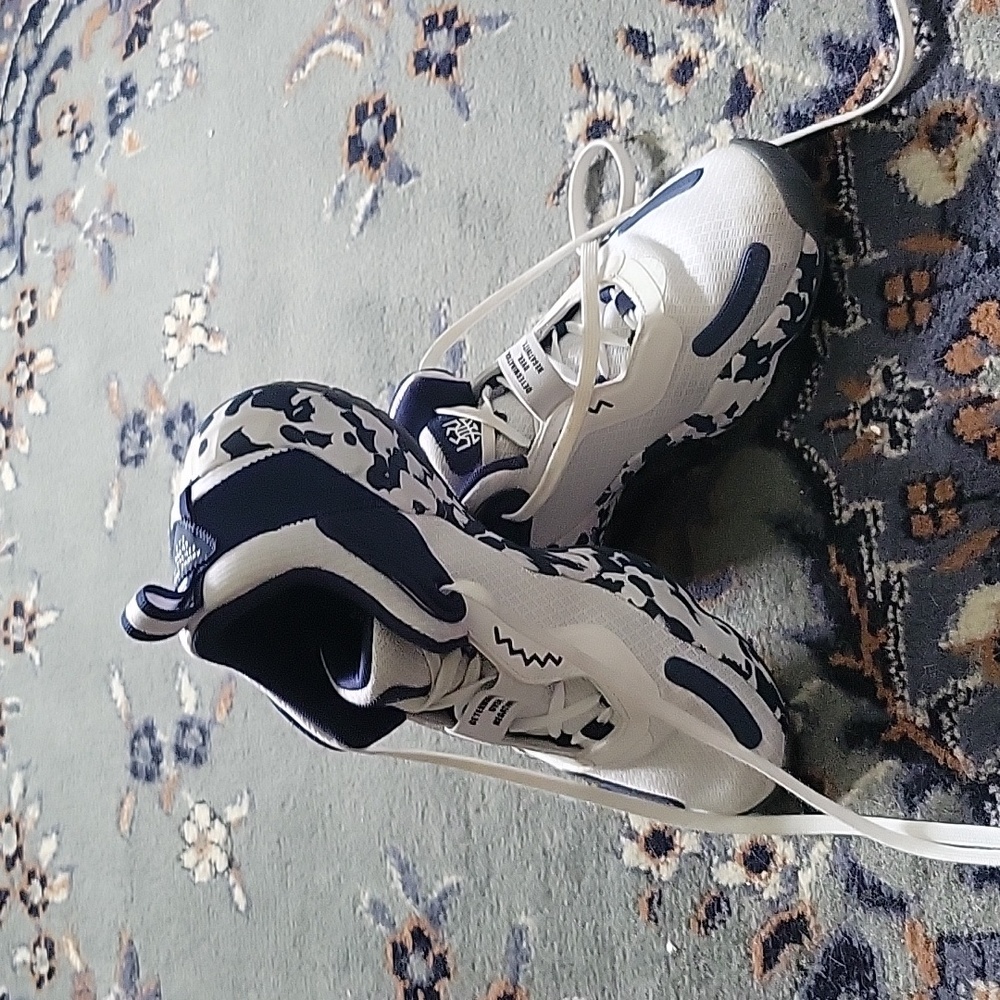 Adidas Hoops Donovan Mitchell D.O.N. Issue #3 Basketball Shoes US 7.5 - Picture 3 of 6